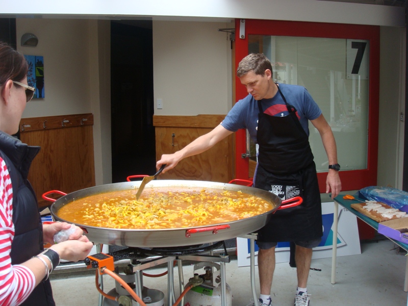 Large paella pans for sale Dishwashing service